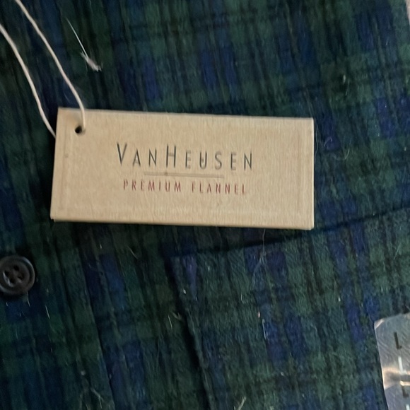 NWT VanHeusen button down flannel - Picture 3 of 5